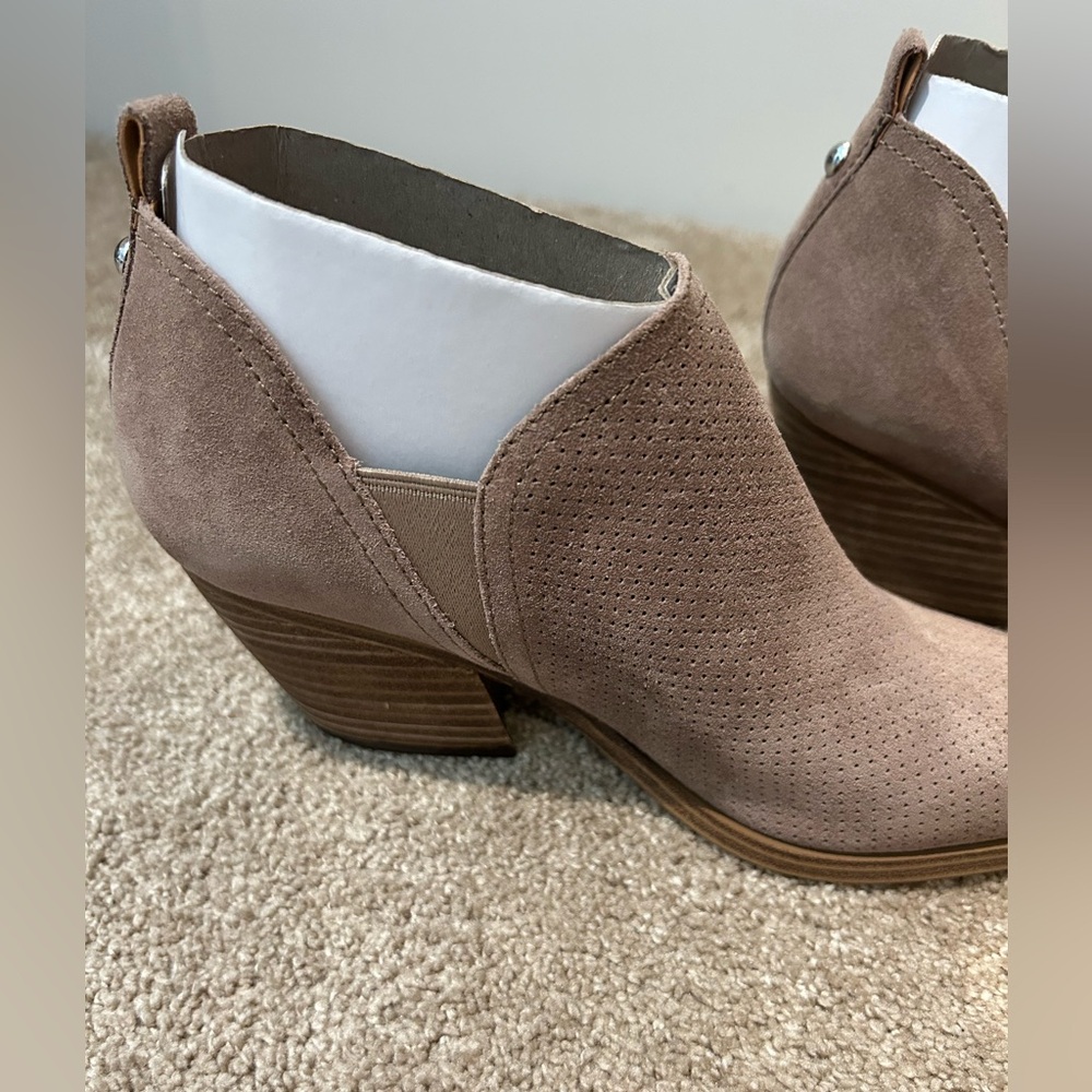 Marc Fisher LTD Dalar Perforated taupe suede ankle boots Size 7 - Picture 4 of 6
